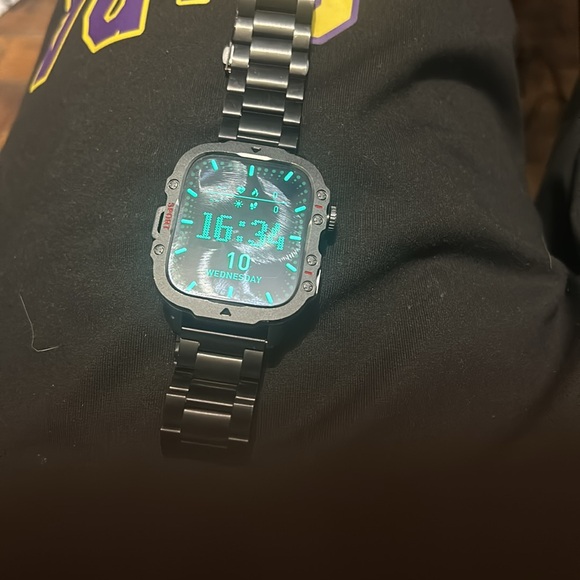 Brand new smart watch sync with anything - Picture 3 of 3